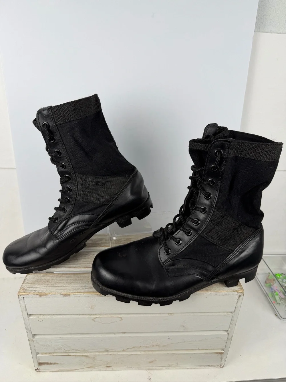 Black military jungle boots made of leather and nylon size 9M